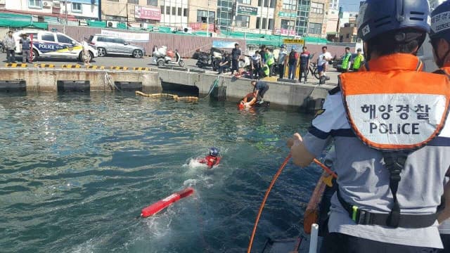 부산 남항서 술 취해 바다 빠진 50대, 자갈치시장 직원의 용감한 행동으로 극적 구조