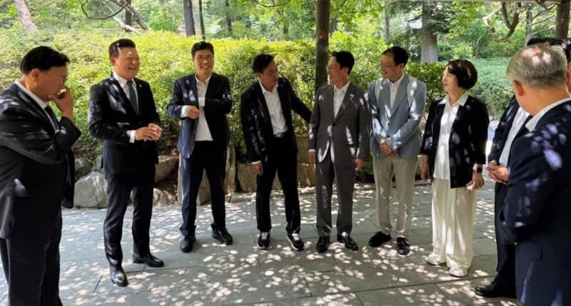 신용한 충북지사 당선인 "지역 홀대 없어야"…총리 만나 공공기관 이전 등 현안 건의