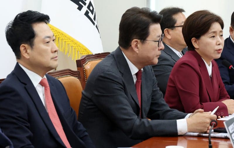 국민의힘, '좀비 지도부' 총사퇴 요구에 내홍 격화