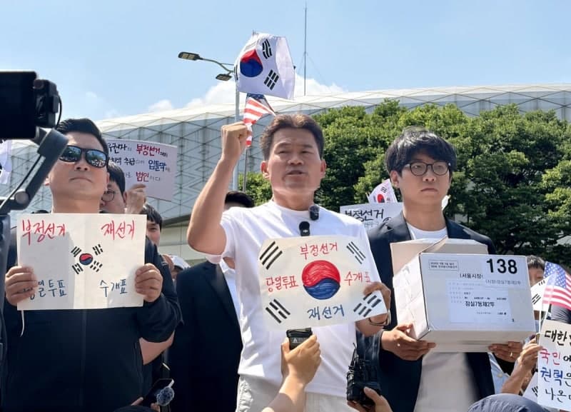 전한길, 국힘 탈당 2달 만에 장동혁 "우리 편, 잘한다" 공개 지지