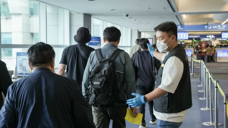 인천공항 여직원 휴게실에 '볼일' 본 中 남성, CCTV 돌려보니 '경악'