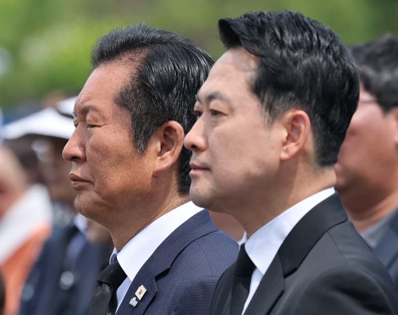 李대통령 지지율 4주째 하락 51.5%…국힘 44.3% vs 민주 38% '역전'