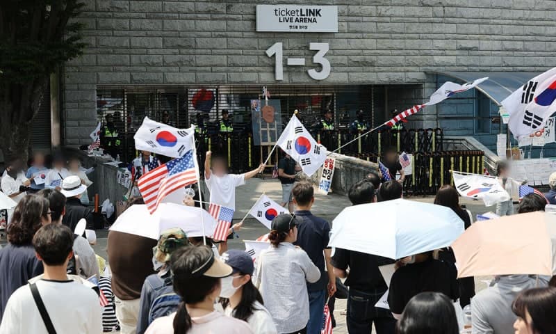 서울경찰청장 "잠실 시위 불법행위 엄정 대응…공범 되면 패가망신"