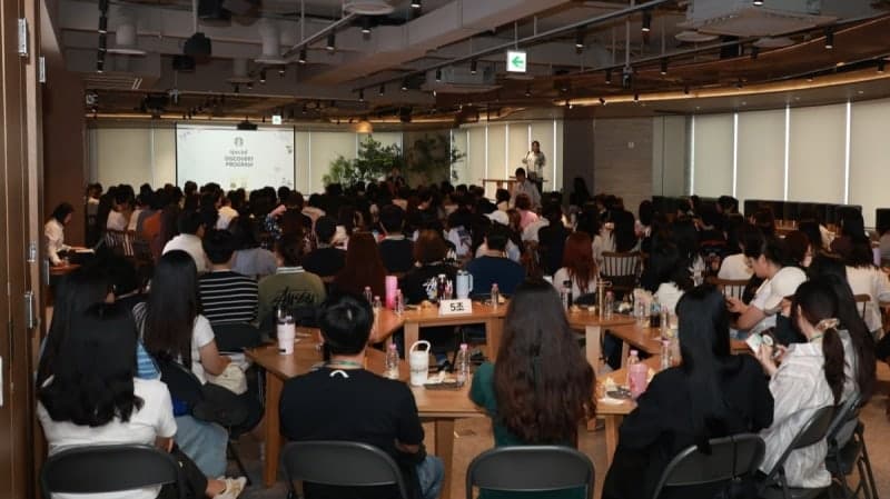 스타벅스 전 직원 역사·사회감수성 교육…정용진 회장도 이수, 22일 전국 매장 영업 조기종료