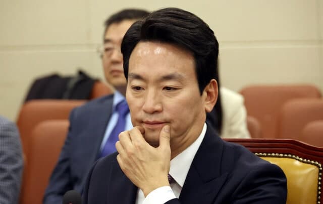 KBS 박장범 사장 '감사 직무 중단' 통보 논란…방미통위 "부적절"