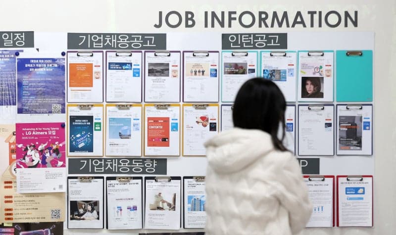 "외환위기후 처음" 고용 버팀목 상용직 26년5개월만에 첫 감소…2030세대 '충격'