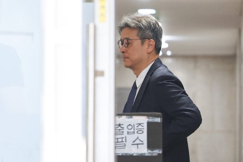 종합특검, '김건희 도이치 수사 무마 의혹' 이창수 전 지검장 첫 소환