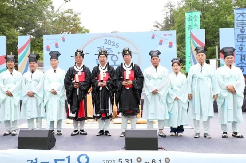 창포물에 머리 감고 조선팝 즐긴다…새 단장 덕진공원에서 즐기는 전주단오 19일 개막