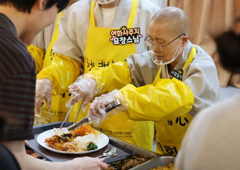 선재스님, 연화사 '청년밥심'서 대학생 100명에게 "집밥 같아요" 사찰음식 대접