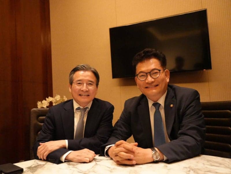 송영길, 김용범 靑정책실장과 회동 "李정부 성공 위해 당정 힘을 모아야 할 때"