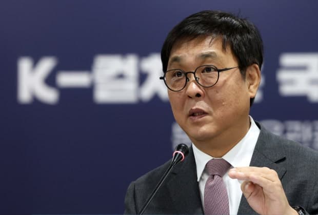 최휘영 장관 "무단봉쇄를 풀라"…"당신들은 누구길래 무고한 체육인들에게 폭력 휘두르나"