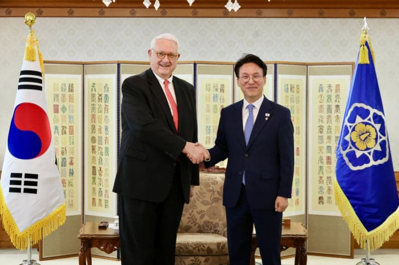 김민석 총리, 존 햄리 CSIS 명예소장 접견 "한미 소통·교류 확대 공감대"