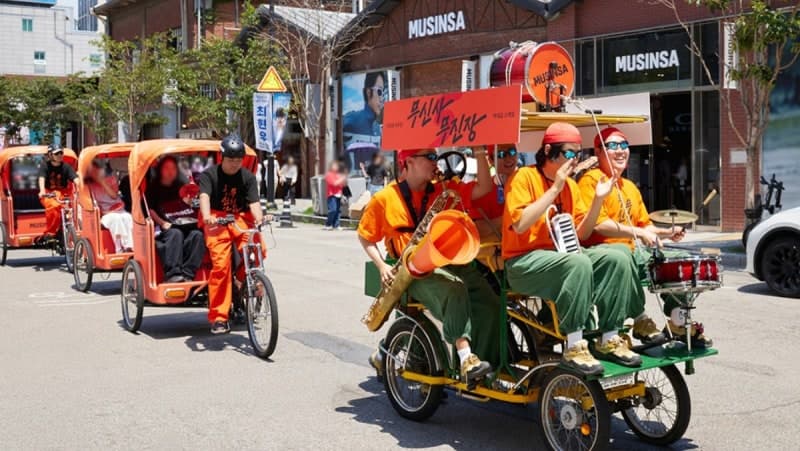 무신사 '무진장' 온·오프 동시 공략, 온라인 고객 70%↑…성수 일대 달궈