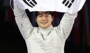 "남의 칼 빌려 떠났다"... '펜싱' 오상욱, 잠실 개표소 봉쇄 여파로 장비 못 챙긴 채 출국