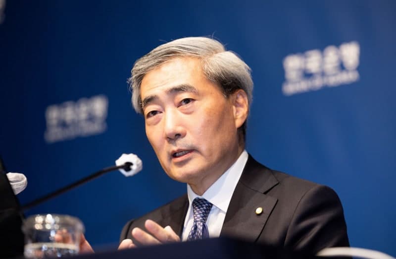 한은 "고물가 내년까지 지속, 유가·임금·환율 복합"