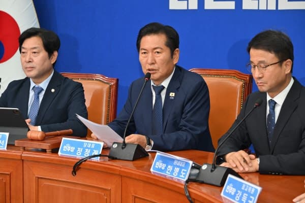 당청 불협화음 속 정 대표, 내일 대통령 귀국길 '마중'나간다