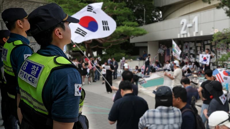 '개표소 봉쇄' 13일째…경찰, 진입 막은 여성 수사 착수