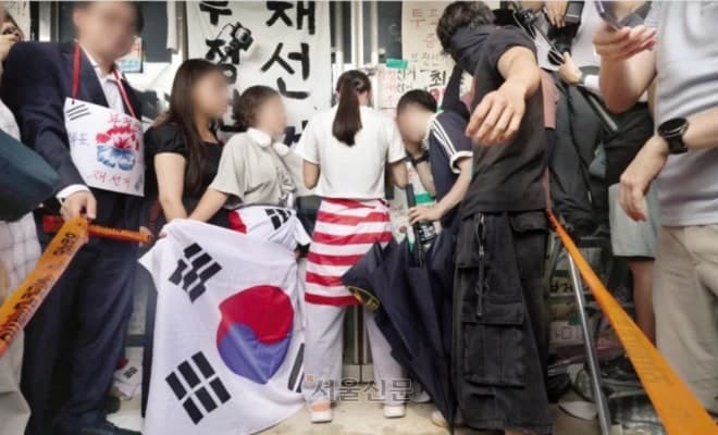 '개표소 봉쇄' 13일째…경찰, 진입 막은 여성 수사 착수