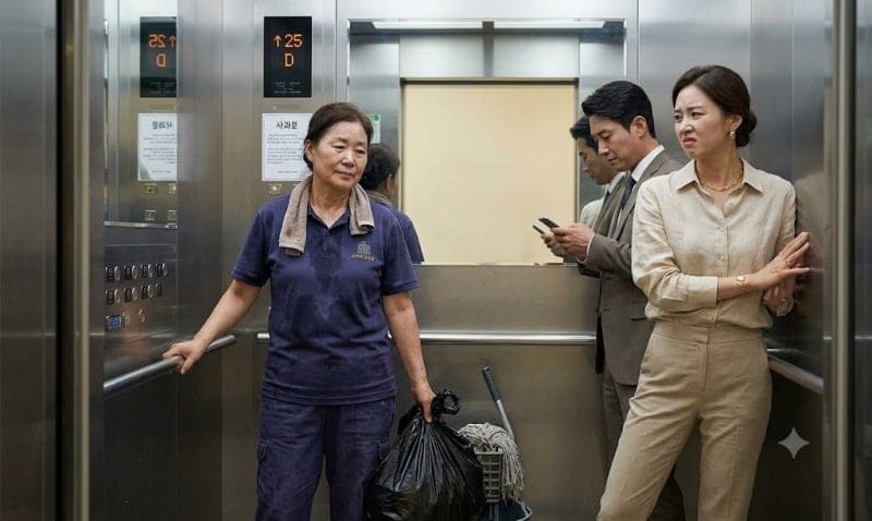 "미화원과 엘베 타면 냄새에 구역질" 민원에 관리인 사과문까지…누리꾼 '부글부글'