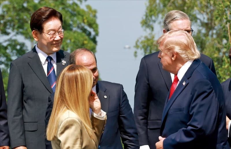 李대통령, G7서 트럼프 만나 "北문제 평화적 해결 주도해달라"