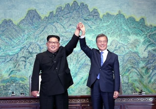 '김정은에 USB 전달' 문재인 상대 손배소, 항소심도 기각