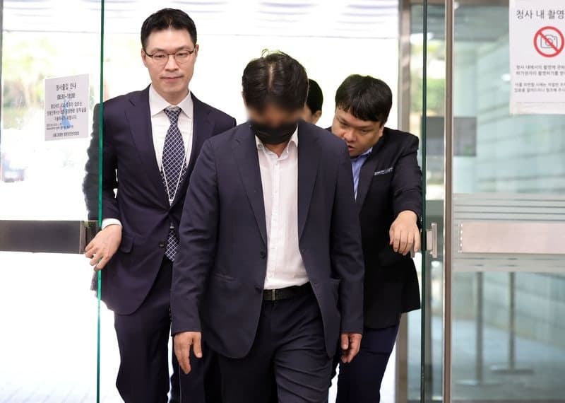 '대통령 관저이전 봐주기 감사' 감사원 간부 구속심사…'묵묵부답'