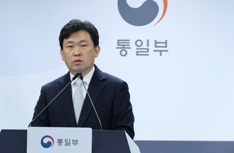 국방부 "북한 정권과 북한군은 우리의 적" 입장 유지, 통일부 "평화공존과 양립 못 해"