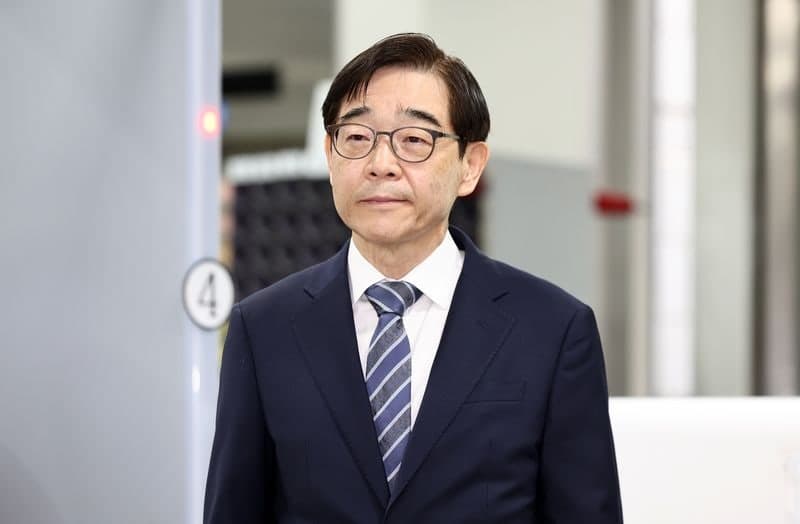 검찰, '화천대유 무등록 변호' 권순일 전 대법관 1심 공소기각에 항소