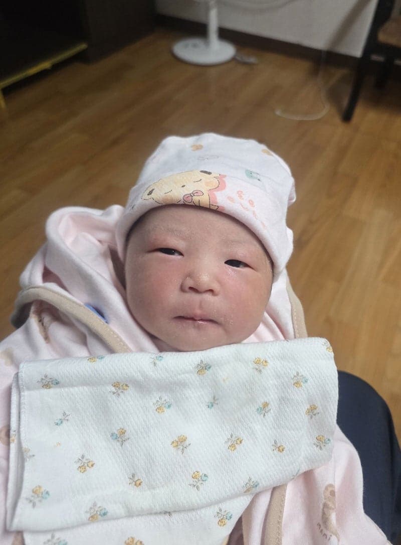 “10년 만에 마을에 아기가 태어났어요” 정선 산골마을 경사…온 마을 환영