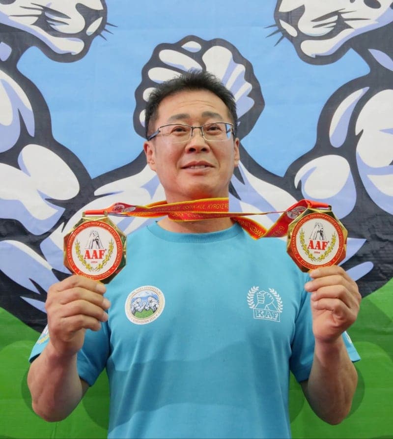 김해시청 서상진 실무관, '팔씨름 아시아대회' 양팔 우승 새 역사
