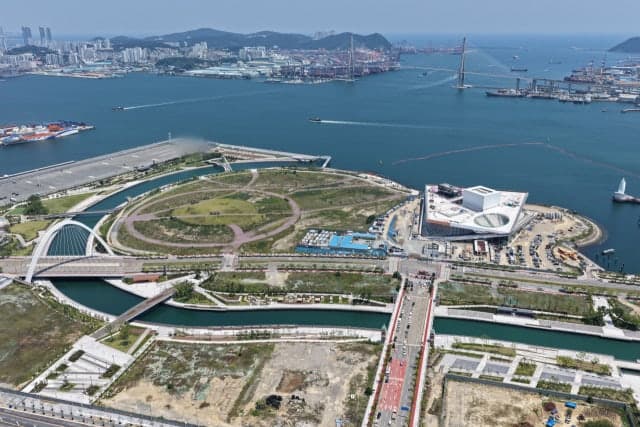 전재수 북항 돔구장 추진 탄력…항만공사법 국회 통과로 법적 토대 마련