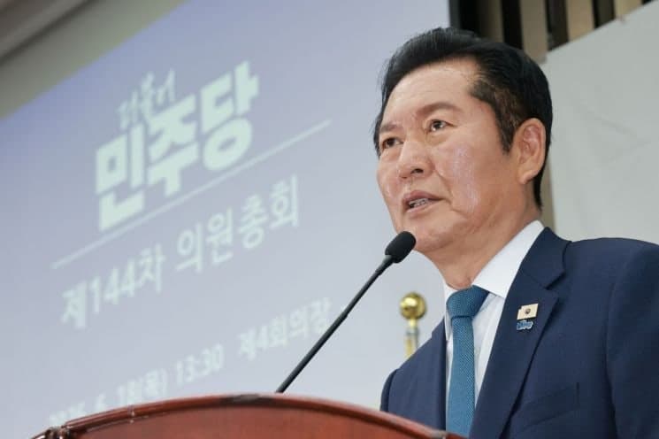 정청래, 李대통령 귀국 영접 뒤 "흔들리고 젖으며 사는 게 인생"…"역대급 외교 성과" 극찬