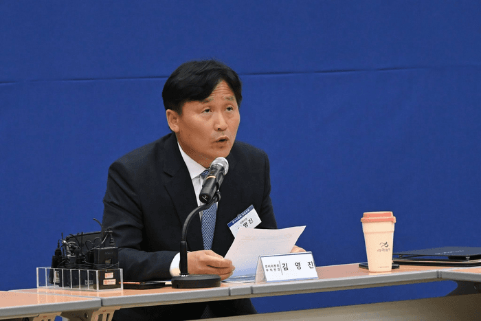 김영진 "당대표 출마 여부, 당원에 달렸다는 건 '한가한 얘기'"