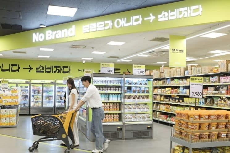 노브랜드, 전문점 10주년 맞아 고객 감사 행사…인기상품 할인 및 재출시