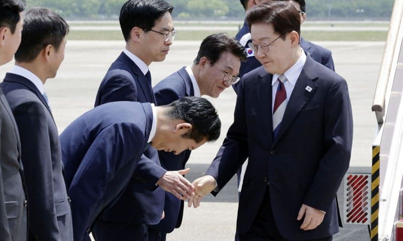 정청래, 李대통령 귀국에 '90도 인사'…"흔들리고 젖으며 사는 게 인생"