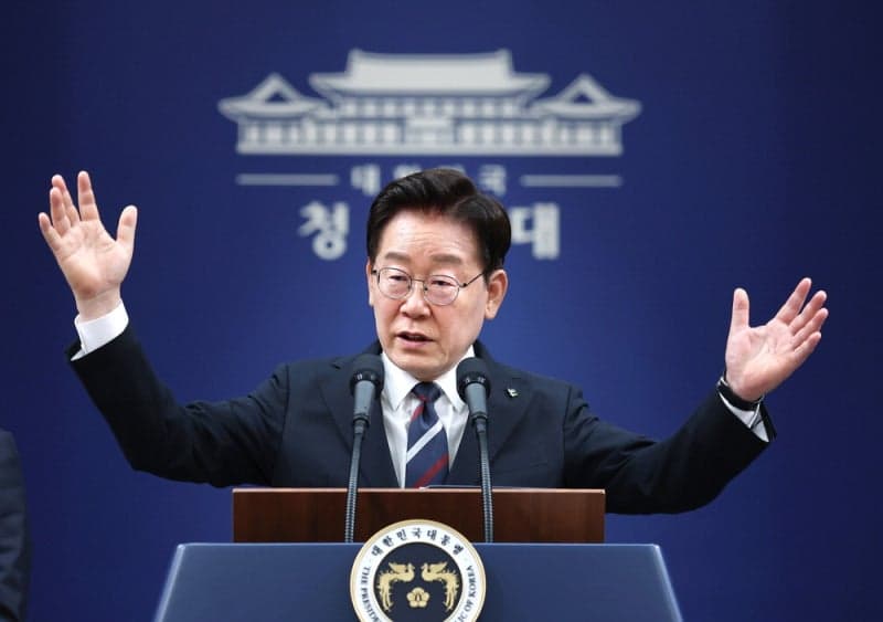 트럼프, 李대통령에 "군함 10척 빨리 건조해 줄 수 있나?" 한미 조선협력 확대 기대감