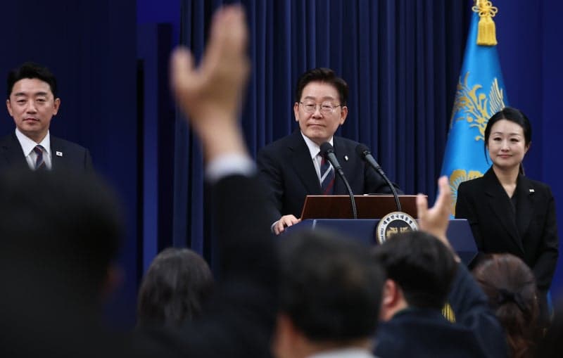 李대통령 "코스피 9000 자화자찬? 없는 얘기 만들지 말라" 주식 양극화 문제·걱정