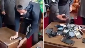 "걸리면 그대로 박살" 탈레반, 공무원 스마트폰 금지령..."군 발포 영상 퍼질까봐?"