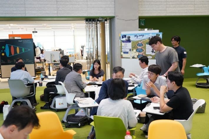재경부 AX집현전2.0, 'AI 혁신' GS 방문…민간 노하우 청취 및 AI 전환 사례 학습
