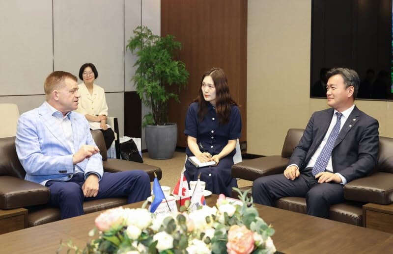 “캐나다産 원유 도입 더 쉽게”···관세청, 앨버타주와 협력 강화로 원유 도입 현장 점검