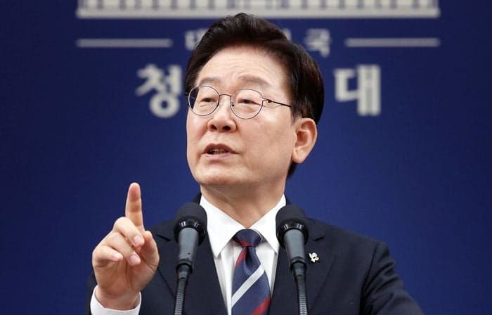이 대통령, 트럼프와 북핵 문제 대화…"與 원수 싸우듯 말라"