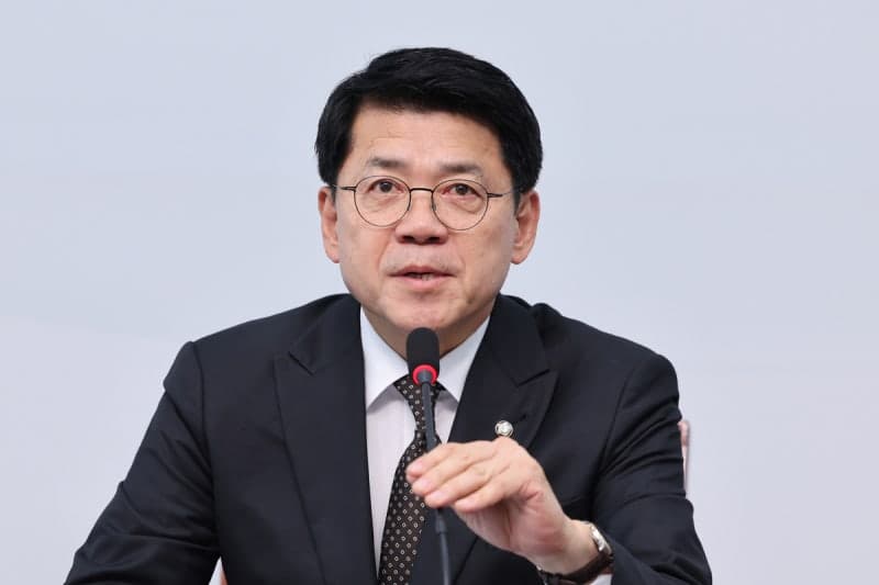 한병도·김준형 첫 회동 "개혁 입법 함께, 합당은 아직…언론도 싸움 붙이지마라"