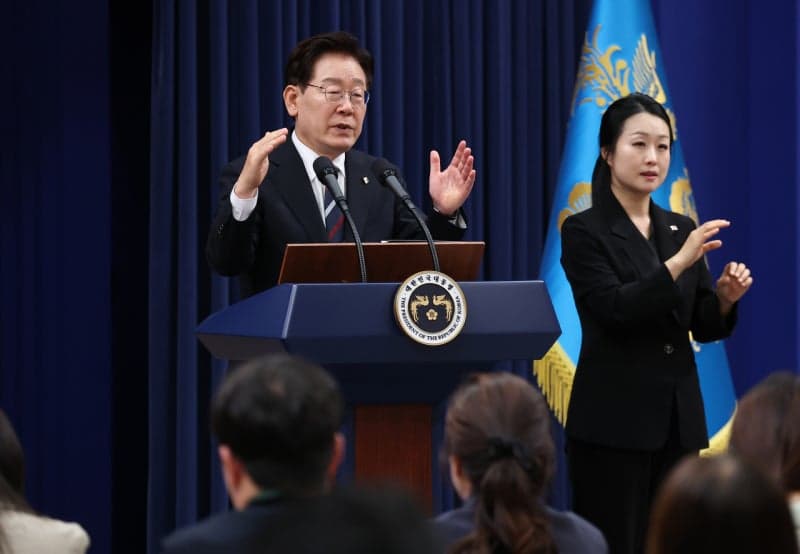 이재명, 트럼프와 북핵·군함 논의…교황 방북 요청