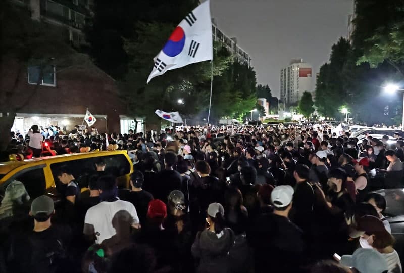 선관위 "강제이송 안 한다"더니 11시간 뒤 "폭행·협박" 공문 보내 경찰 원조 요청