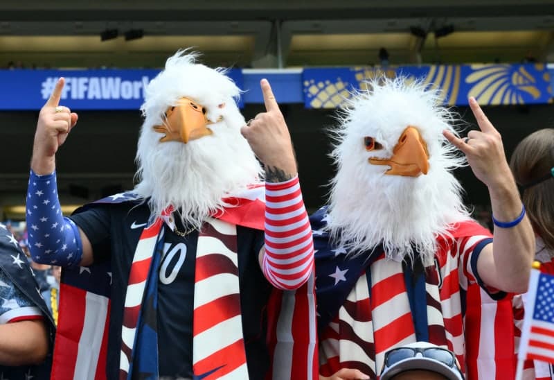 개최국 미국, 호주 2-0 격파…멕시코 이어 두 번째 32강행 확정