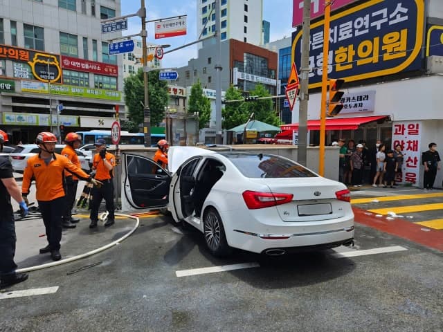 부산 70대 운전자 인도 돌진, 2명 사망 2명 부상