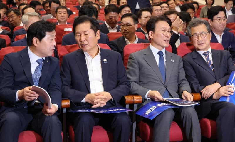 송영길 "정청래, 李 대통령과 싸우겠다고 출마하나"…김민석 복귀 초읽기, 전대 신경전 가열