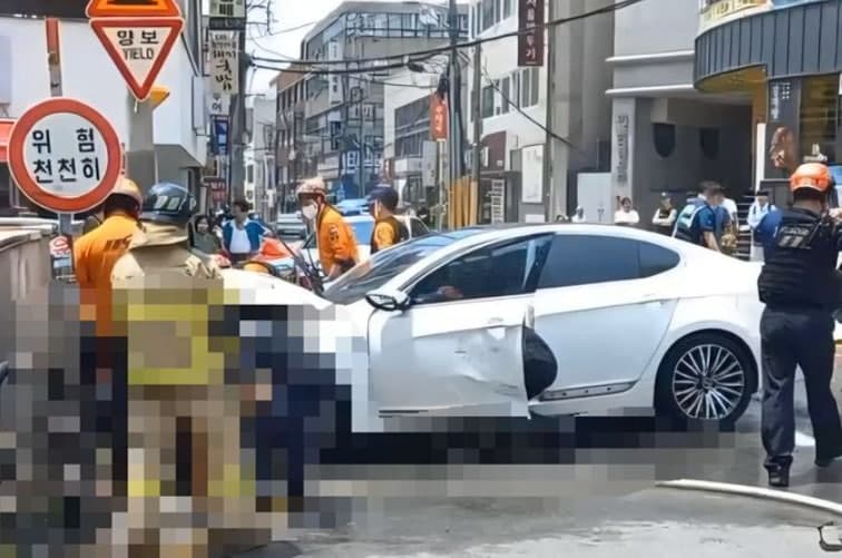 부산 70대 운전 차량, 인도 덮쳐 보행자 2명 사망