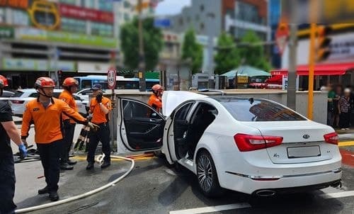 부산 70대 운전자, 인도 돌진해 보행자 2명 사망·2명 부상