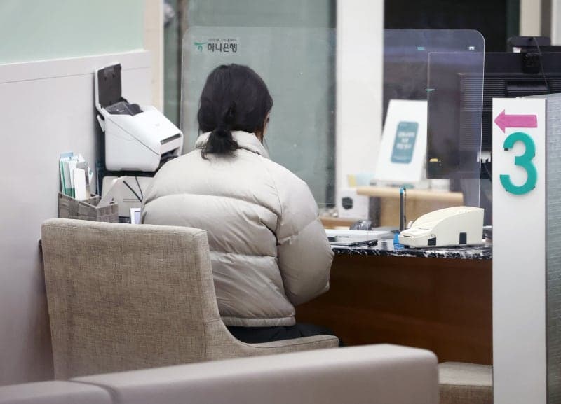 “보험 깨고 ETF는 11배로↑”…‘코스피 불장’에 은행 안에서도 ‘머니무브’